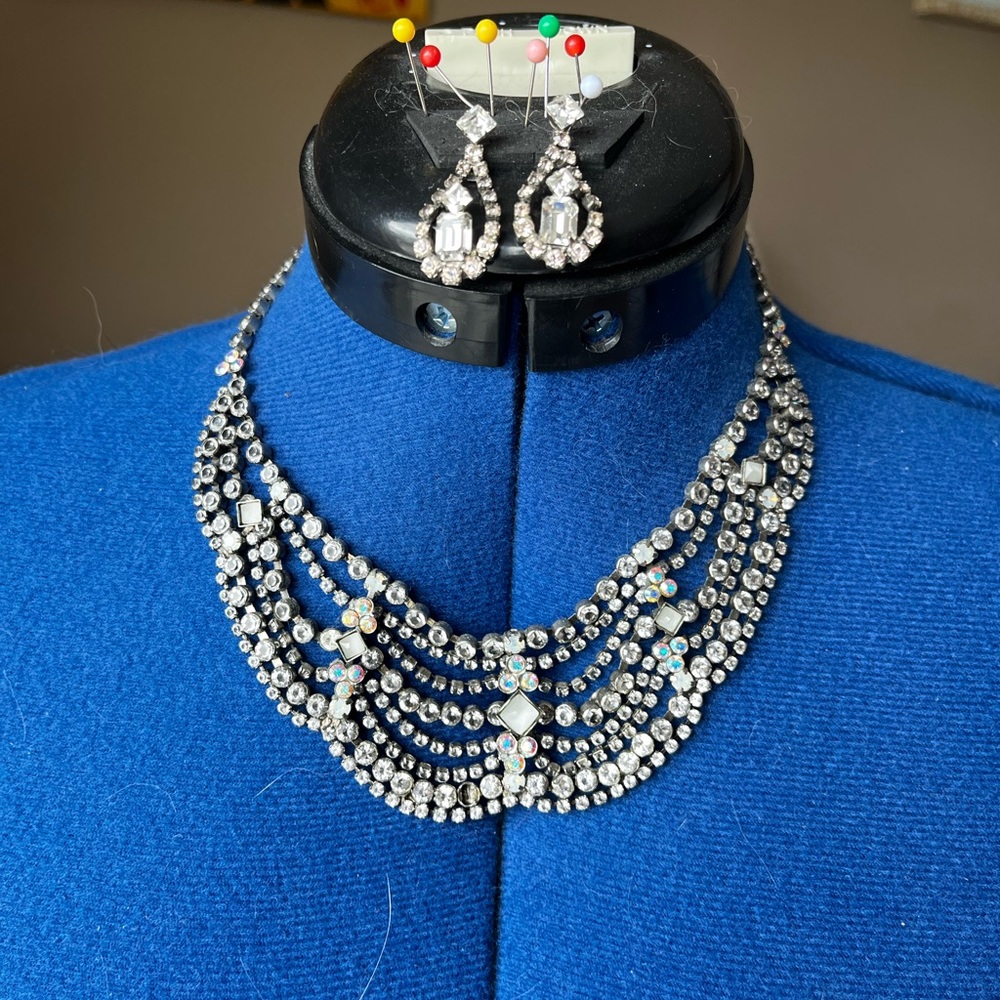 Sorrelli necklace and earrings